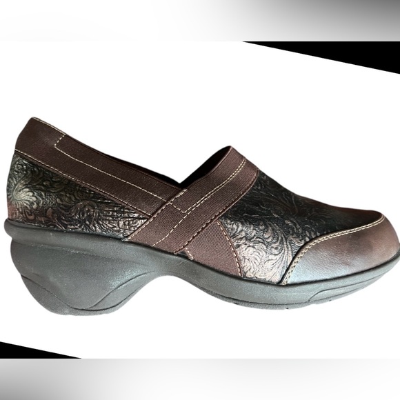 White Mountain Happy Embossed Tooled Leather Shoe Clogs Brown Slip On Clog - Picture 10 of 10